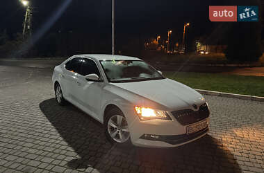 Седан Skoda Superb 2017 в 