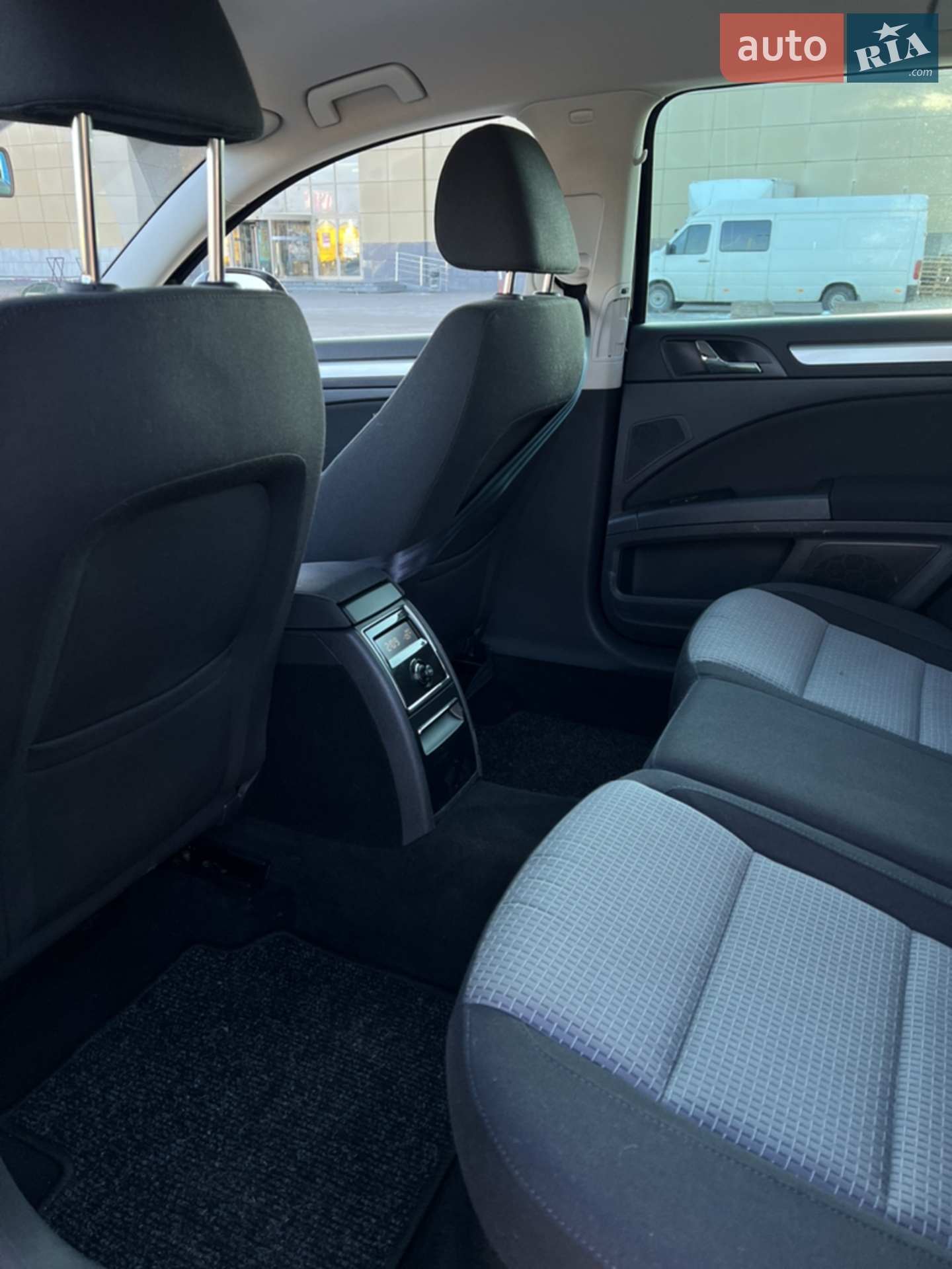2011 Skoda Superb - мініатюра 18