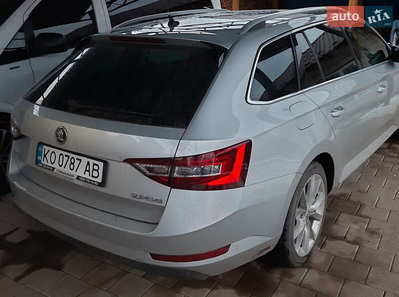 Универсал Skoda Superb 2019 в Ужгороде