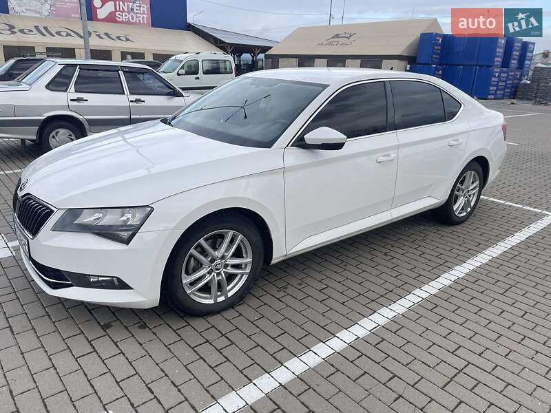 Лифтбек Skoda Superb 2016 в Хусте