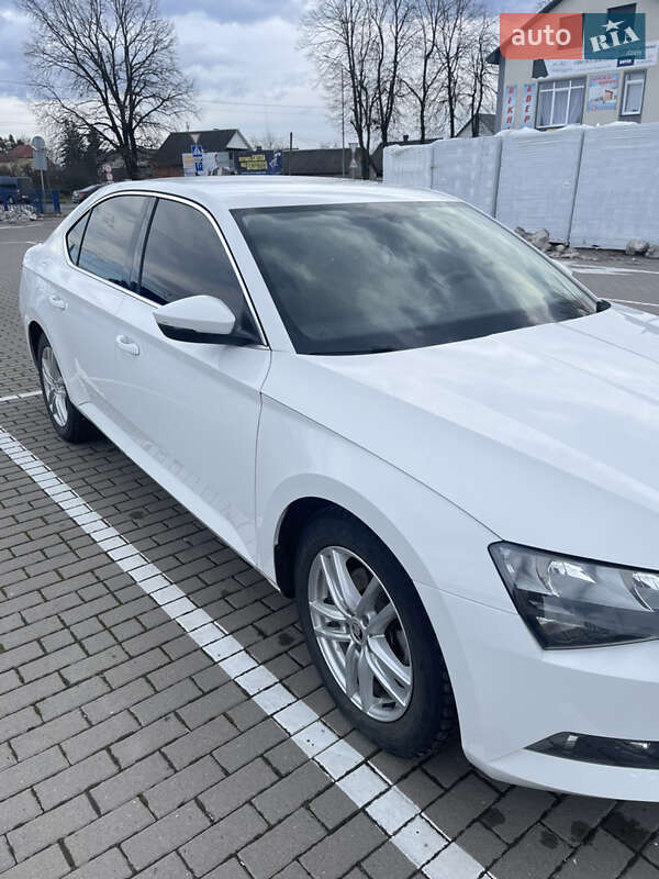Лифтбек Skoda Superb 2016 в Хусте