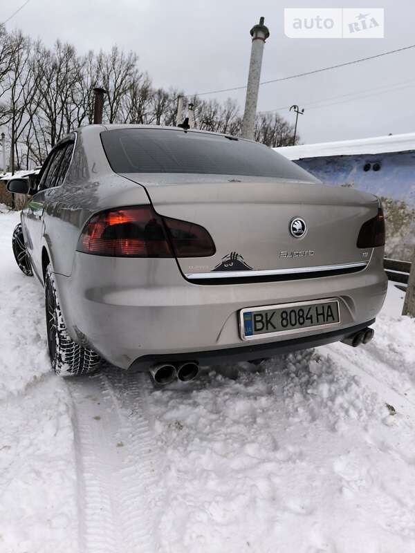 Ліфтбек Skoda Superb 2011 в Рівному