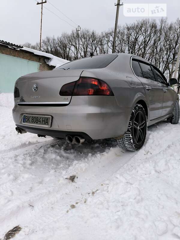 Ліфтбек Skoda Superb 2011 в Рівному
