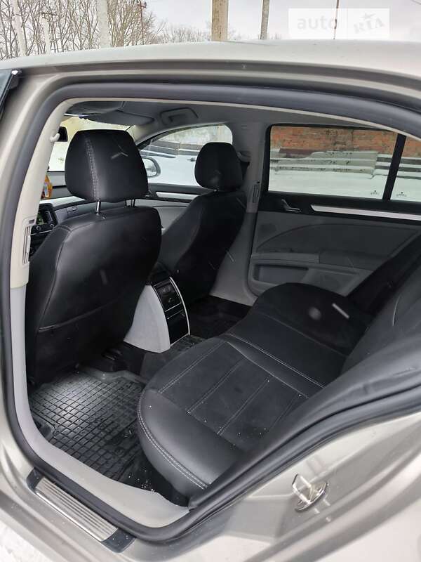 Ліфтбек Skoda Superb 2011 в Рівному