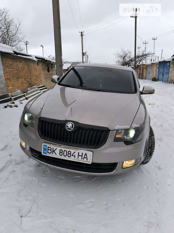 Ліфтбек Skoda Superb 2011 в Рівному