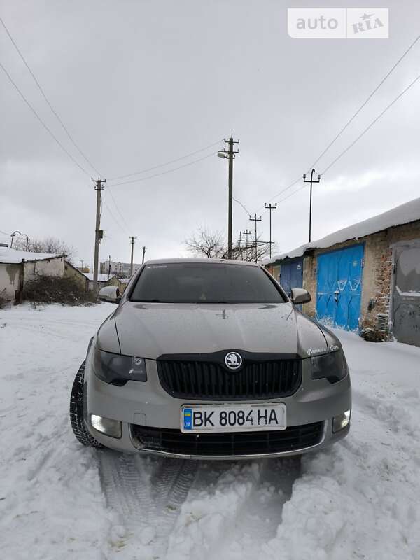 Ліфтбек Skoda Superb 2011 в Рівному