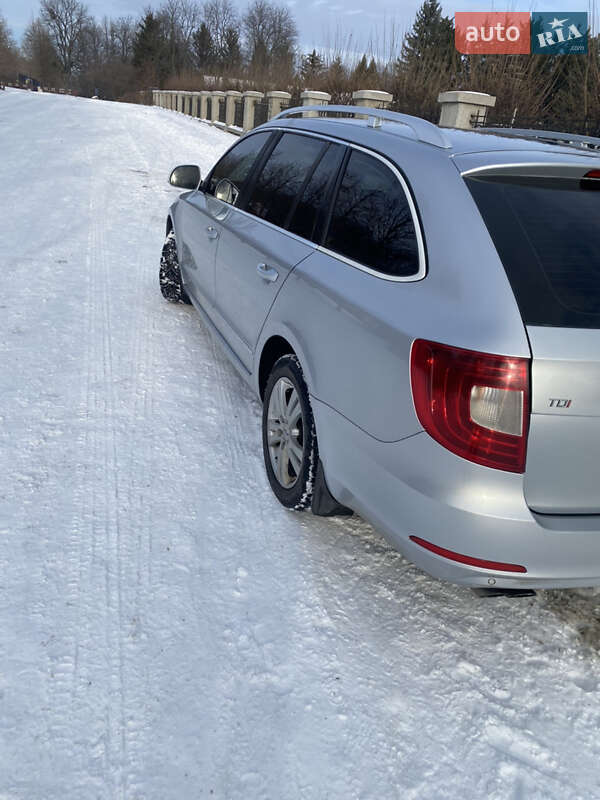 Универсал Skoda Superb 2012 в Умани