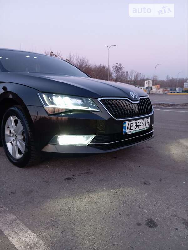 Хэтчбек Skoda Superb 2016 в Кривом Роге