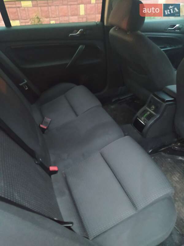 Лифтбек Skoda Superb 2003 в Мостиске