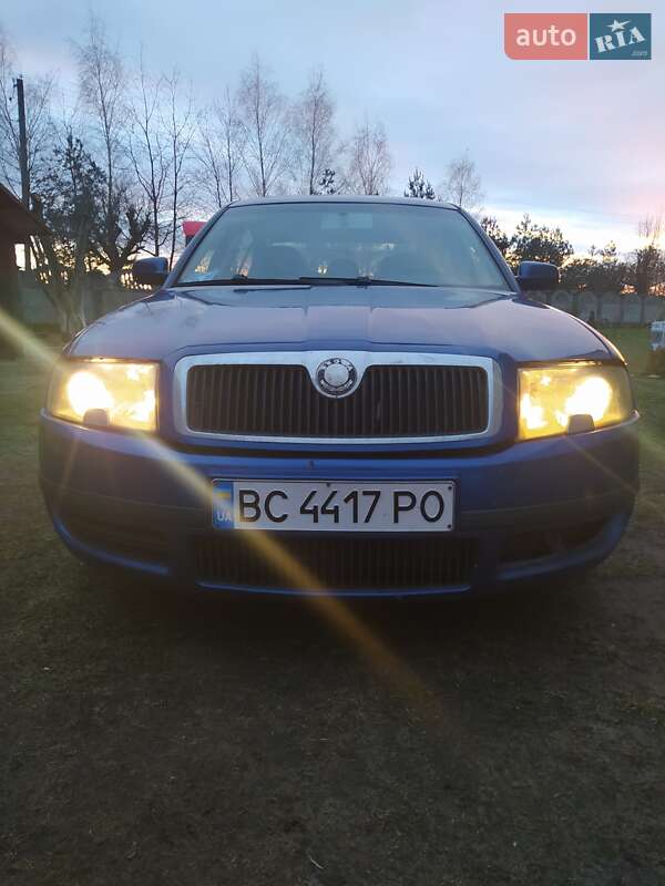 Лифтбек Skoda Superb 2003 в Мостиске