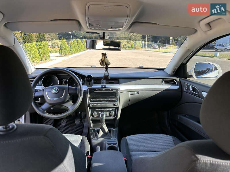 Ліфтбек Skoda Superb 2011 в Кам'янському