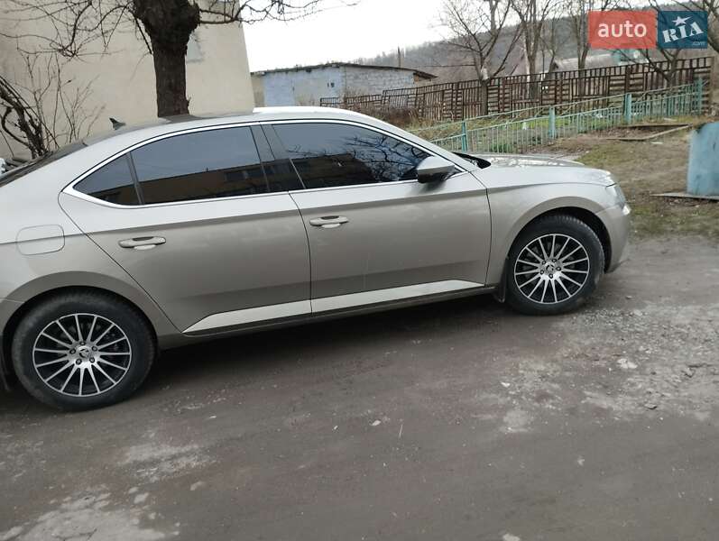 Лифтбек Skoda Superb 2016 в Изяславе