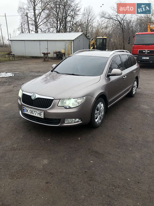 Універсал Skoda Superb 2010 в Гощі