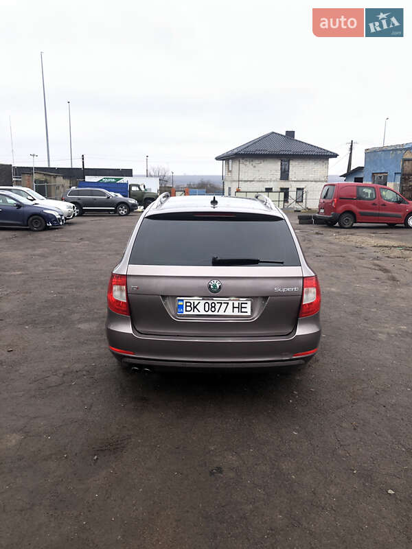 Універсал Skoda Superb 2010 в Гощі