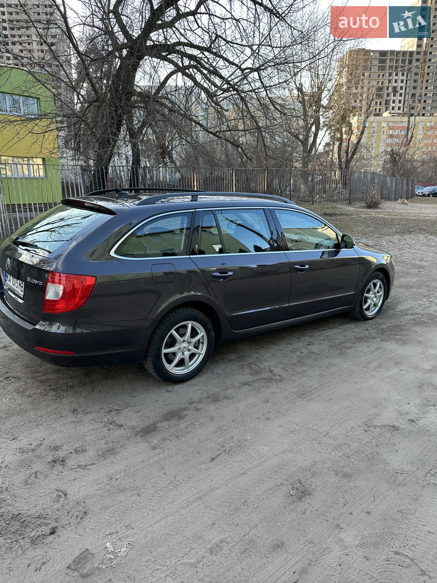 2010 Skoda Superb - мініатюра 3