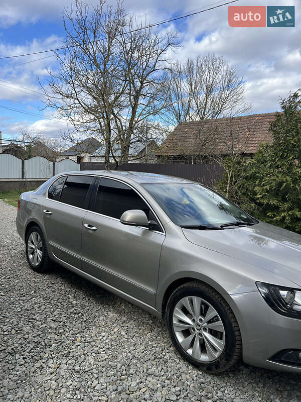 Лифтбек Skoda Superb 2013 в Иршаве