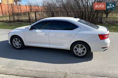 Лифтбек Skoda Superb 2017 в 