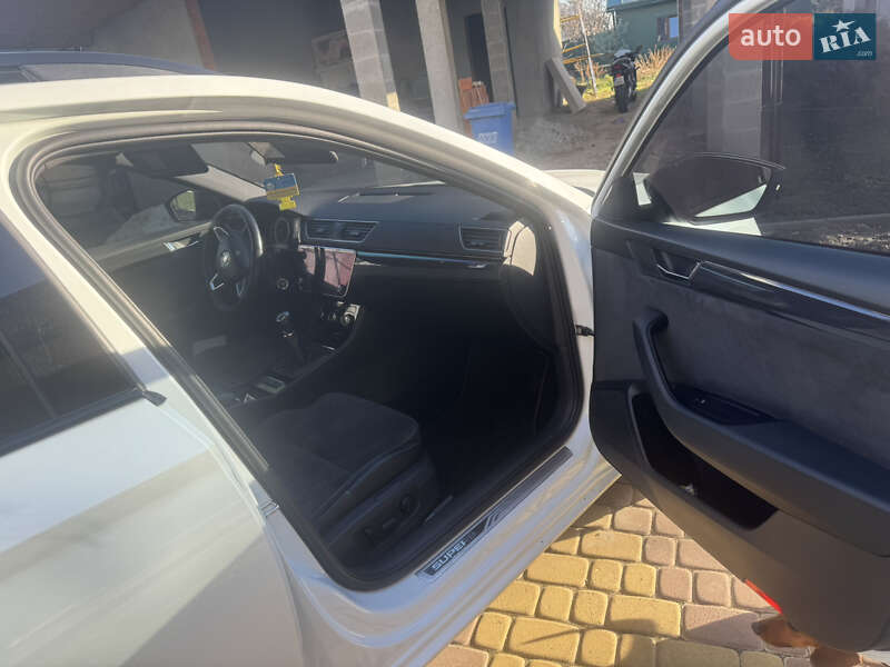 Універсал Skoda Superb 2017 в Ужгороді