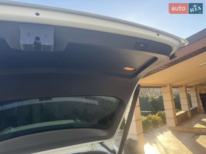 Універсал Skoda Superb 2017 в Ужгороді