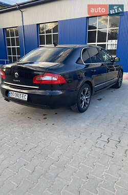 Лифтбек Skoda Superb 2012 в 