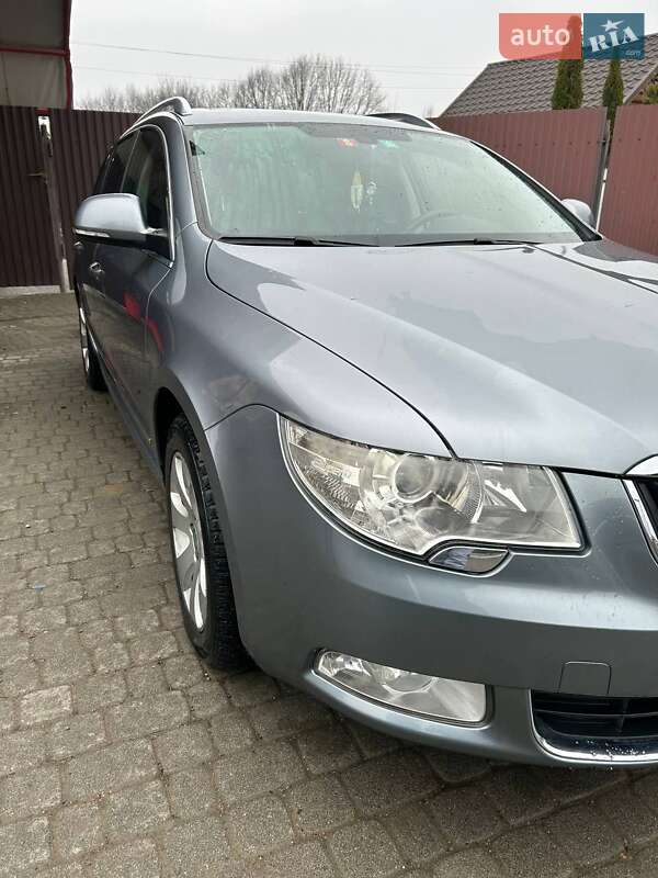 Универсал Skoda Superb 2010 в Надворной