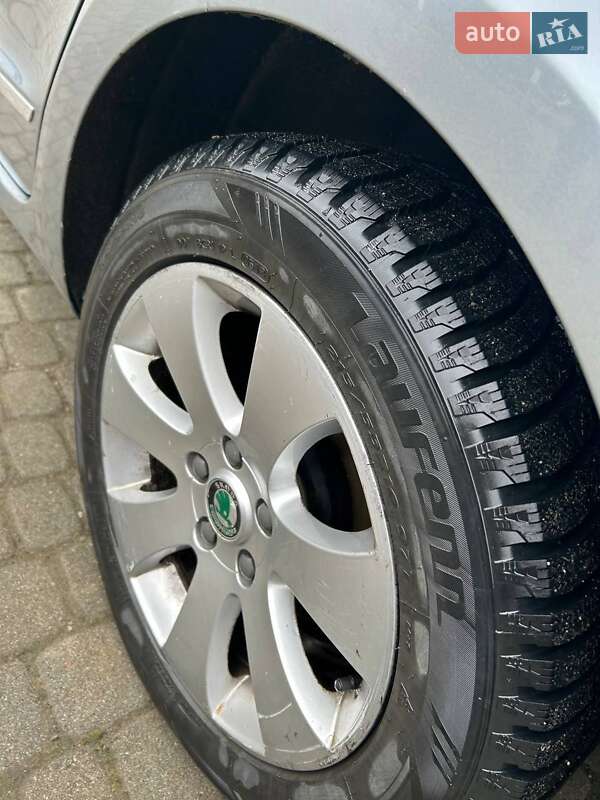 Универсал Skoda Superb 2010 в Надворной