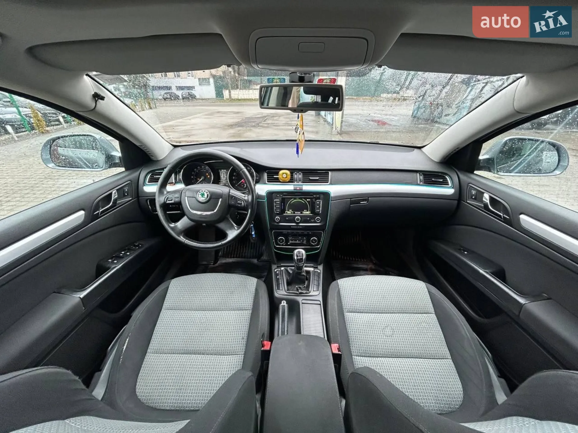 2010 Skoda Superb - мініатюра 8