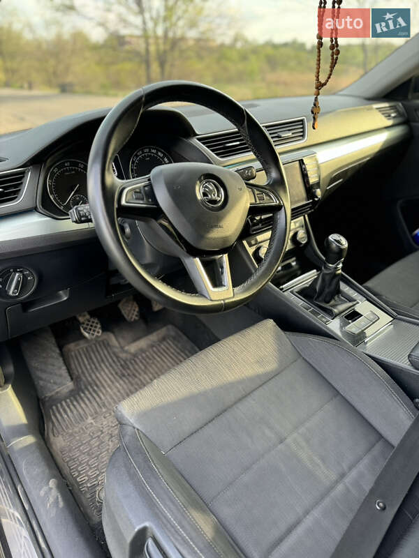 Лифтбек Skoda Superb 2016 в Кривом Роге