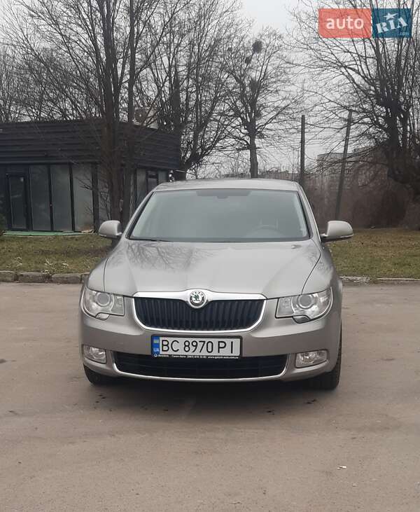 Лифтбек Skoda Superb 2012 в Львове