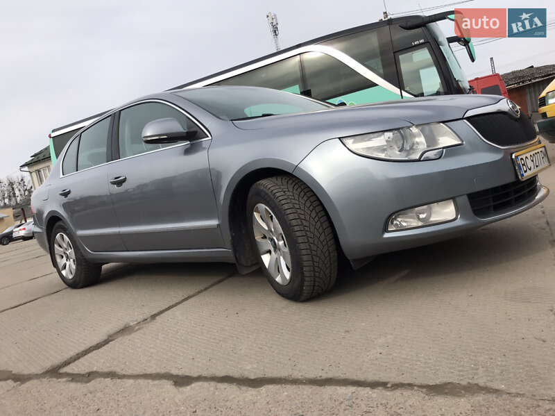 Лифтбек Skoda Superb 2012 в Львове