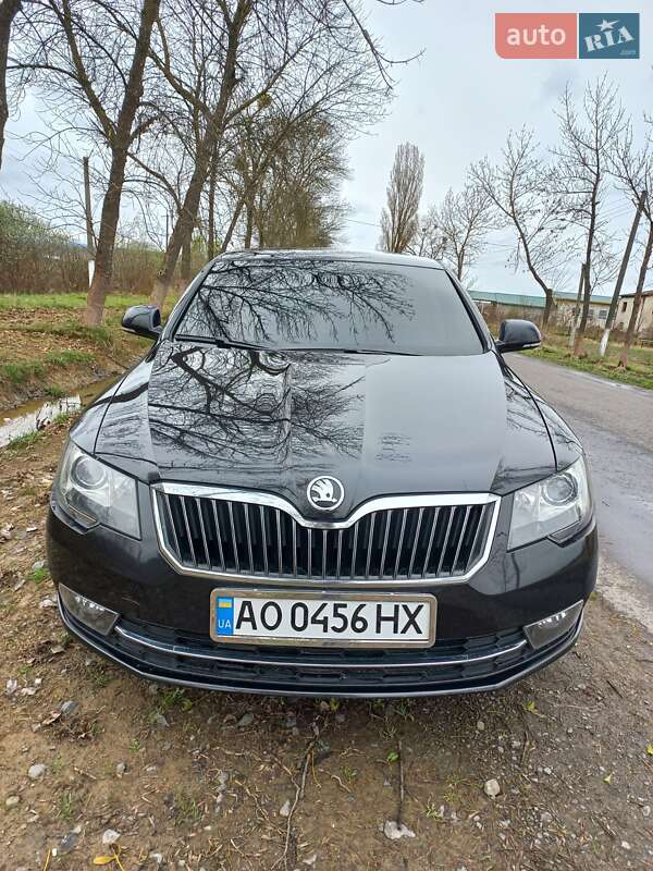 Лифтбек Skoda Superb 2013 в Ужгороде