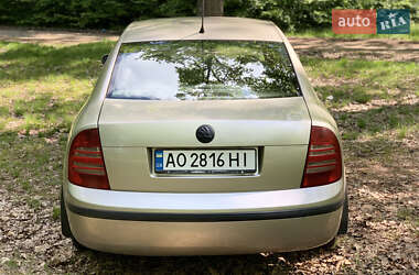 Лифтбек Skoda Superb 2005 в 
