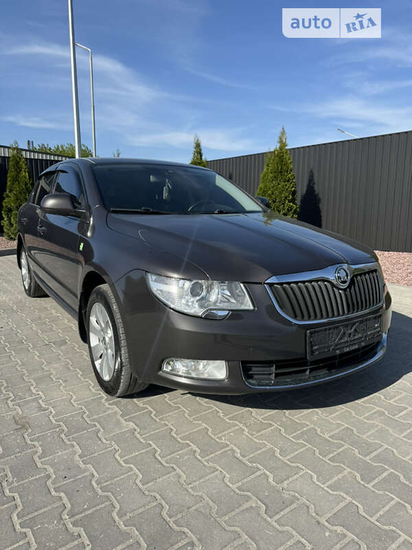 Лифтбек Skoda Superb 2011 в Тернополе