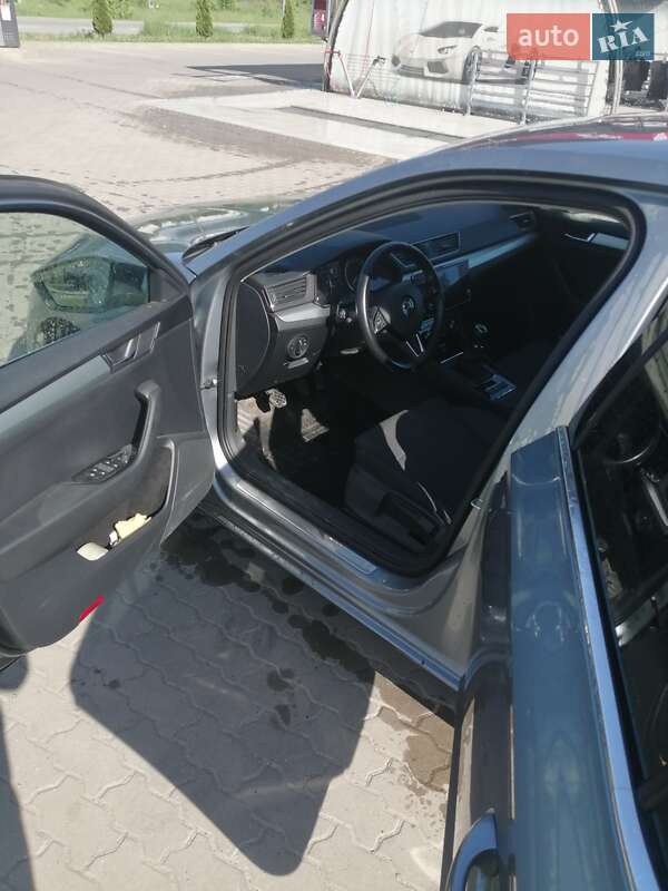 Лифтбек Skoda Superb 2017 в Ужгороде