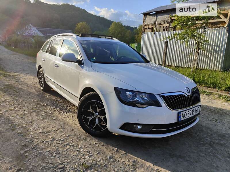 Универсал Skoda Superb 2013 в Тячеве