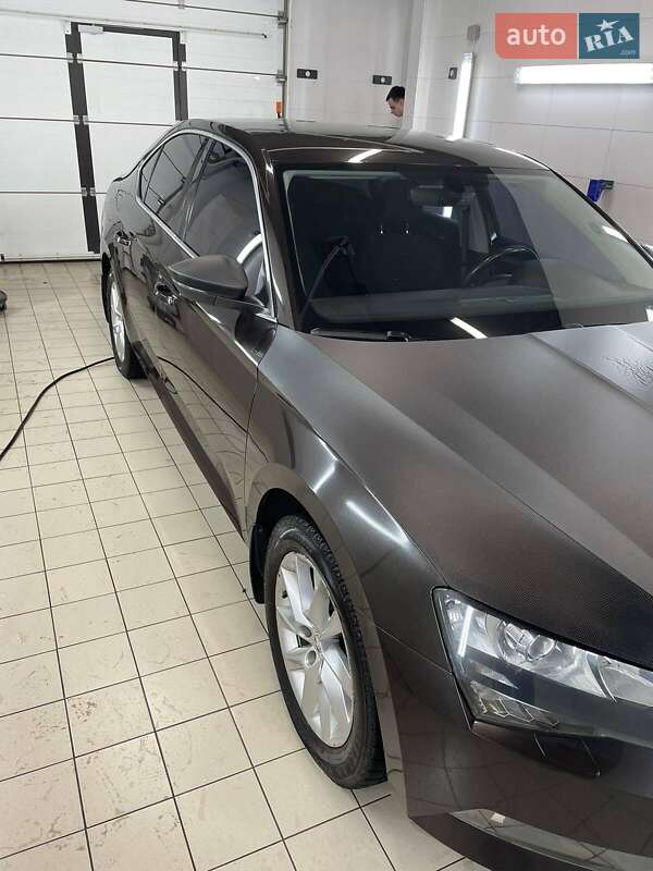 Лифтбек Skoda Superb 2017 в Киеве