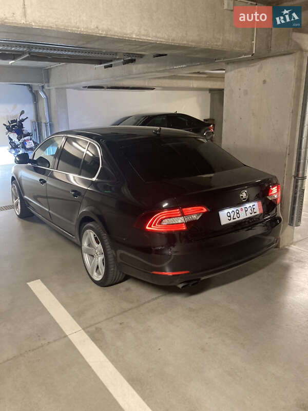 Лифтбек Skoda Superb 2015 в Ужгороде