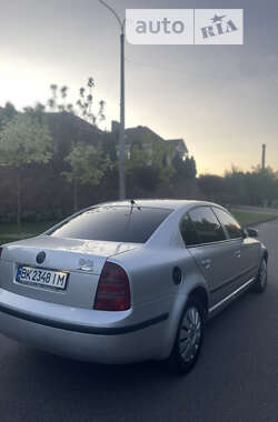 Ліфтбек Skoda Superb 2004 в Рівному