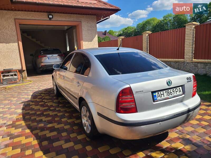 Лифтбек Skoda Superb 2004 в Виннице