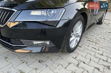 Лифтбек Skoda Superb 2016 в 