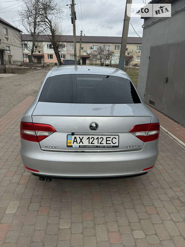 Лифтбек Skoda Superb 2013 в Близнюках