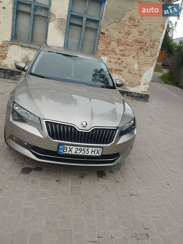 Лифтбек Skoda Superb 2016 в Изяславе