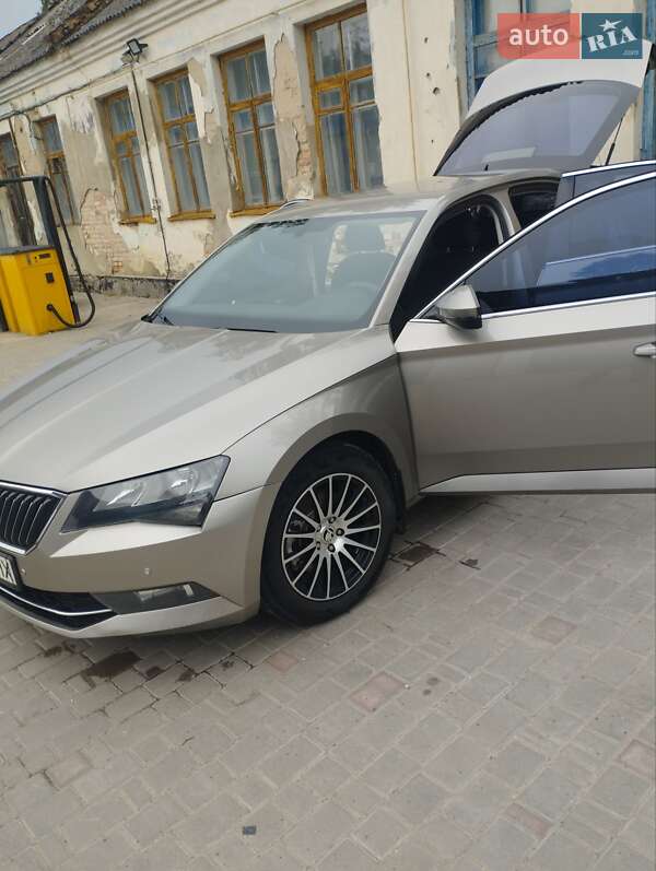 Лифтбек Skoda Superb 2016 в Изяславе