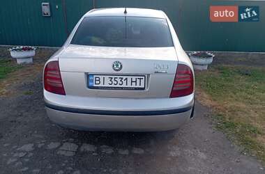 Лифтбек Skoda Superb 2003 в 