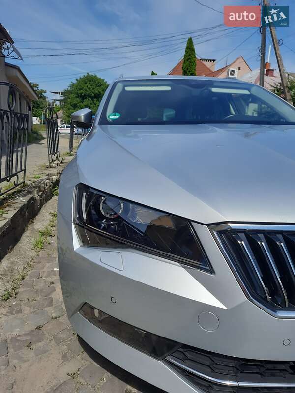 Универсал Skoda Superb 2019 в Ужгороде