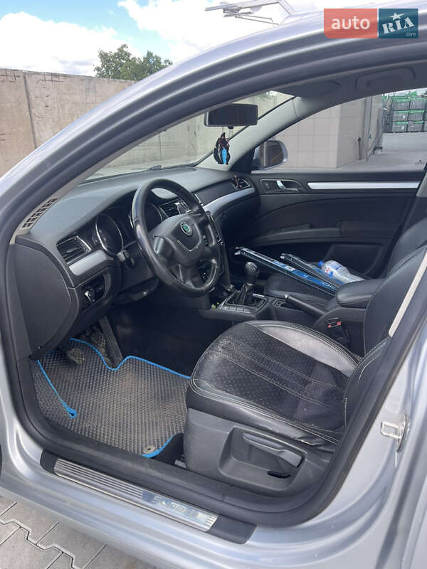 Лифтбек Skoda Superb 2010 в Рокитном