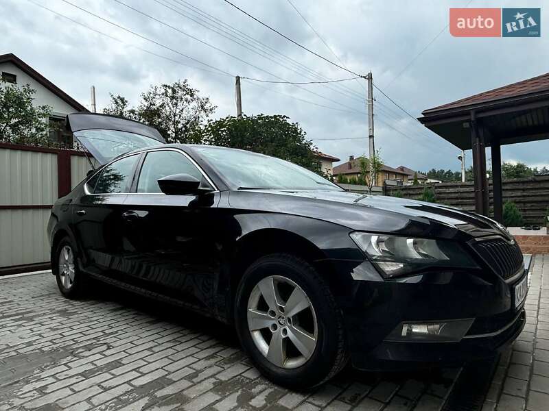 Ліфтбек Skoda Superb 2019 в 