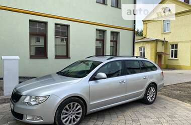 Універсал Skoda Superb 2011 в Львові