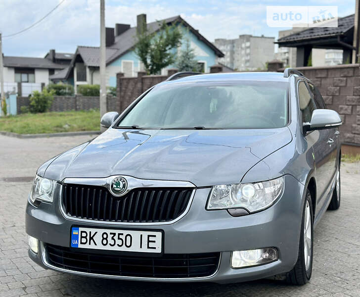 Універсал Skoda Superb 2011 в Рівному