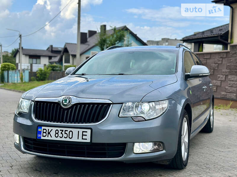 Універсал Skoda Superb 2011 в Рівному